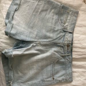 GAP size 28 sexy boyfriend shorts !!!!